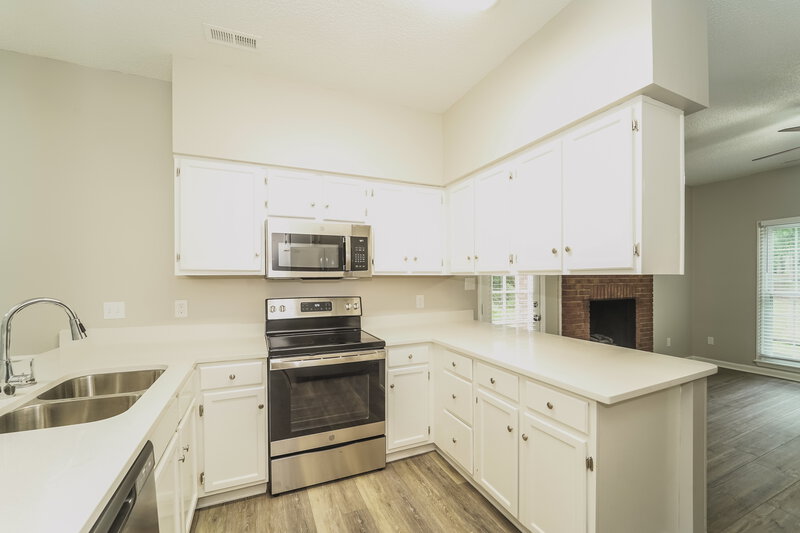 2,050/Mo, 1627 Bear Mountain Rd Charlotte, NC 28214 Kitchen View