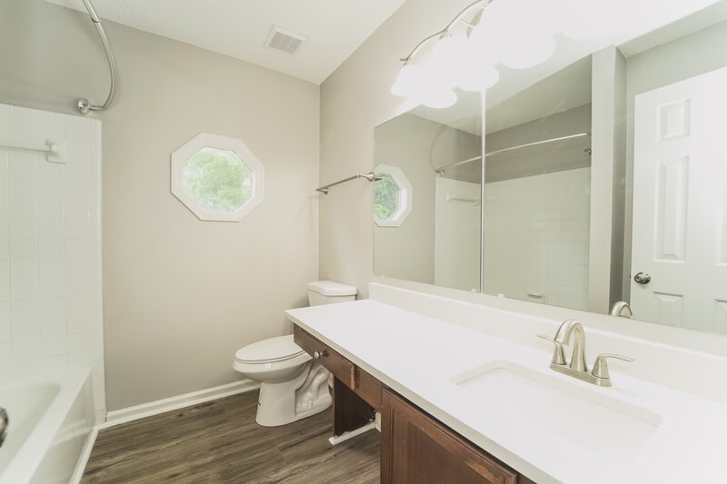 2,050/Mo, 1627 Bear Mountain Rd Charlotte, NC 28214 Main Bathroom View