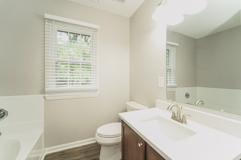2,050/Mo, 1627 Bear Mountain Rd Charlotte, NC 28214 Bathroom View