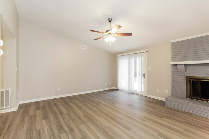 1,950/Mo, 10809 Balbriggan Ct Charlotte, NC 28262 Living Room View 2