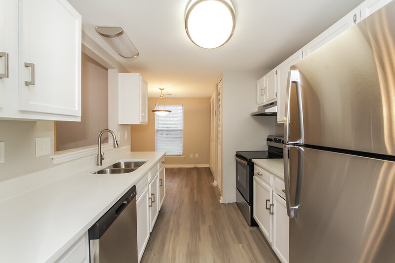 1,950/Mo, 10809 Balbriggan Ct Charlotte, NC 28262 Kitchen View