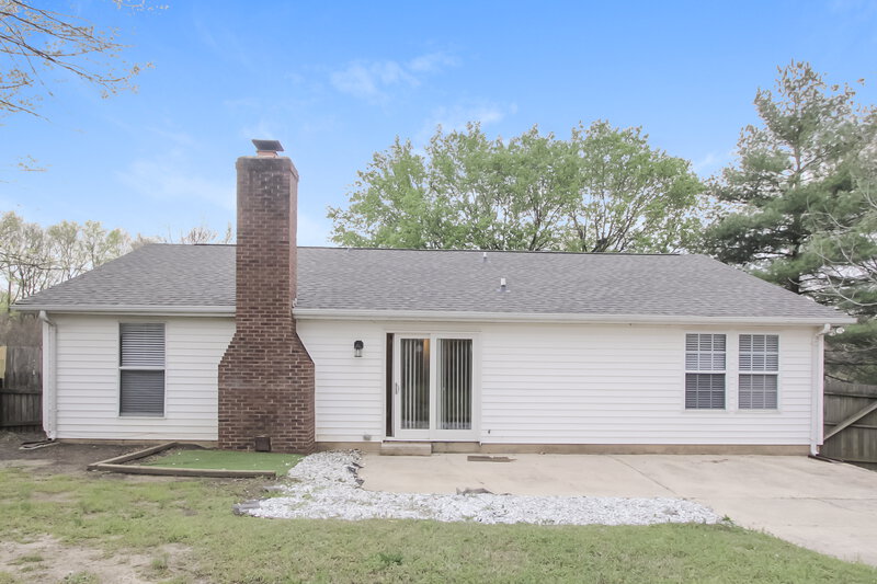 1,950/Mo, 10809 Balbriggan Ct Charlotte, NC 28262 Rear View