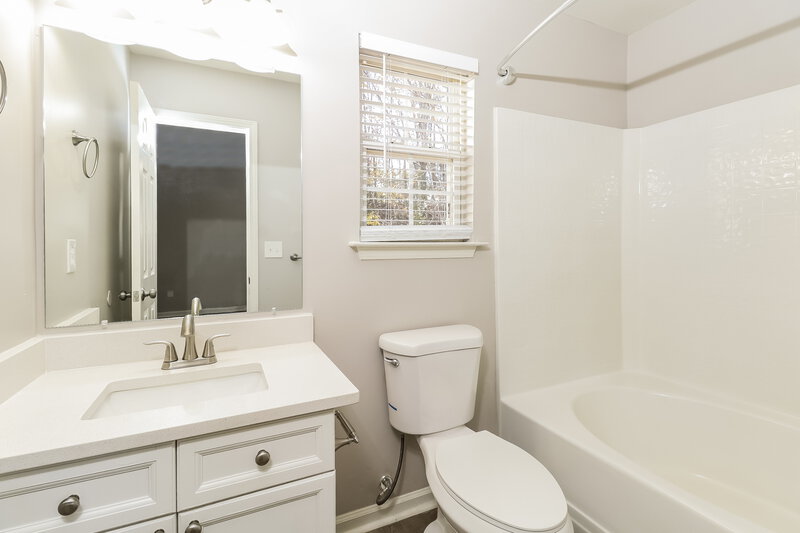 1,690/Mo, 4703 Tumbleweed Ct Charlotte, NC 28208 Main Bathroom View