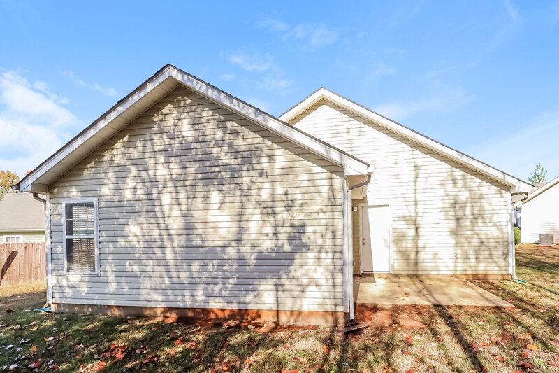 1,690/Mo, 4703 Tumbleweed Ct Charlotte, NC 28208 Rear View