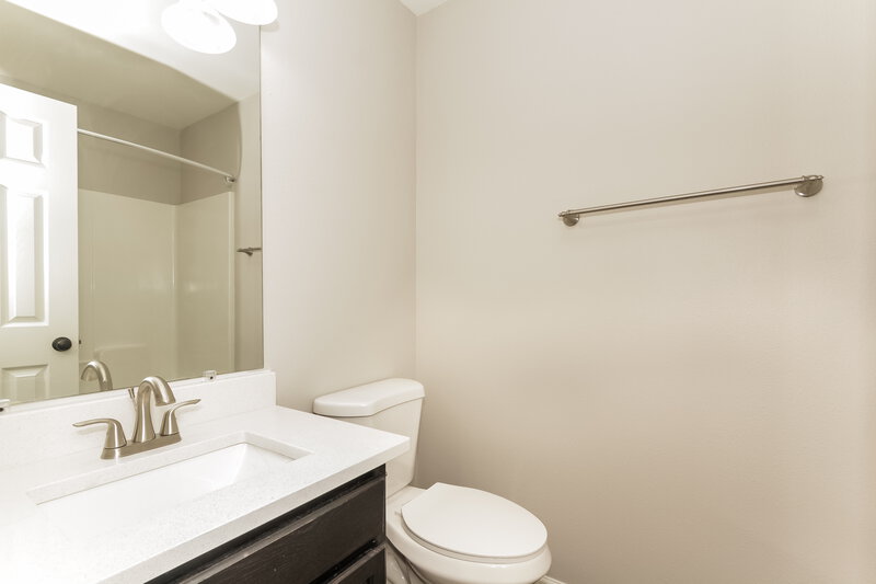 2,265/Mo, 1422 Majestic Meadow Dr Charlotte, NC 28216 Bathroom View