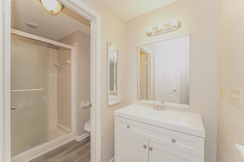 4,480/Mo, 605 Bundy Cir Charlotte, NC 28211 Main Bathroom View