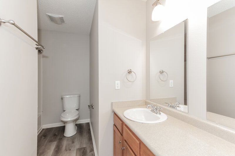 1,965/Mo, 914 Poplar Forest Rdg Clover, SC 29710 Bathroom View