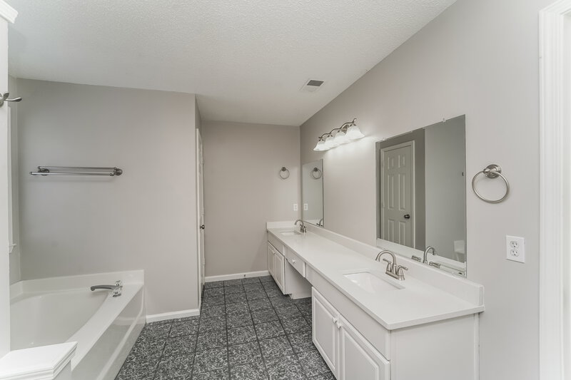 2,520/Mo, 13524 Norlington Ct Charlotte, NC 28273 Main Bathroom View