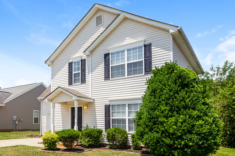 2,115/Mo, 715 Almora Dr Charlotte, NC 28216 Floorplan View 3