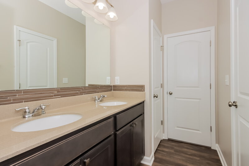 2,770/Mo, 1326 Aurora Ct Denver, NC 28037 Main Bathroom View