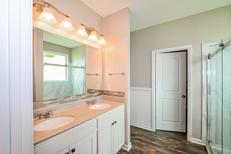 2,335/Mo, 1326 Aurora Ct Denver, NC 28037 Main Bathroom View