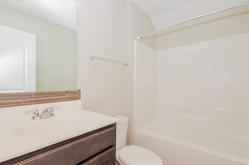 2,770/Mo, 1326 Aurora Ct Denver, NC 28037 Bathroom View