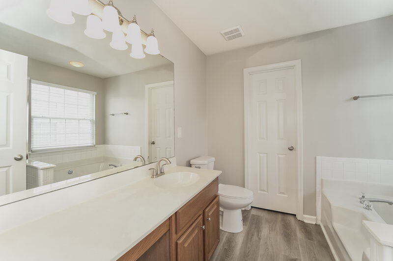 2,095/Mo, 3416 Stoney Garden Dr Charlotte, NC 28269 Main Bathroom View