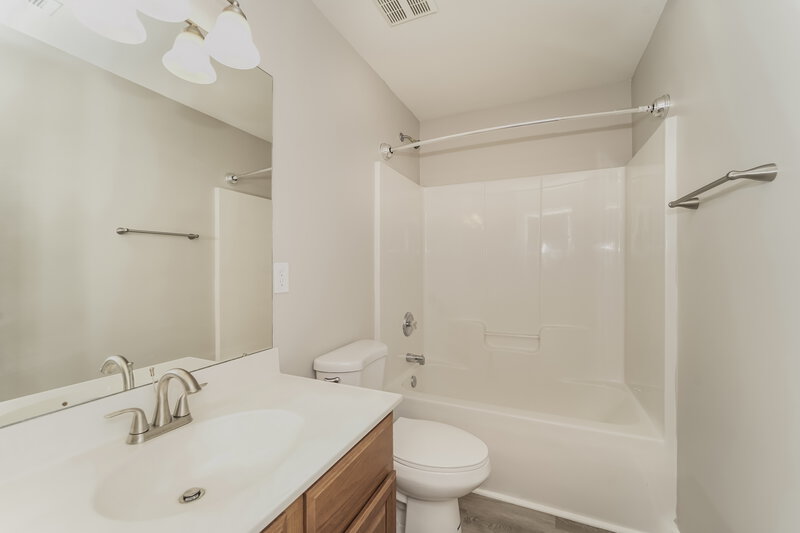 2,095/Mo, 3416 Stoney Garden Dr Charlotte, NC 28269 Bathroom View