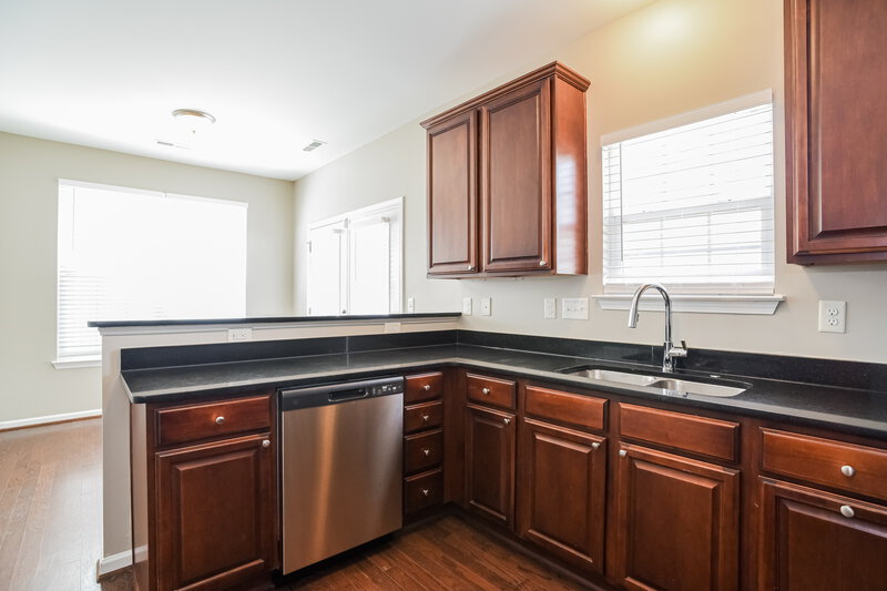 2,075/Mo, 12733 Alvin Woods Dr Charlotte, NC 28214 Kitchen View 2