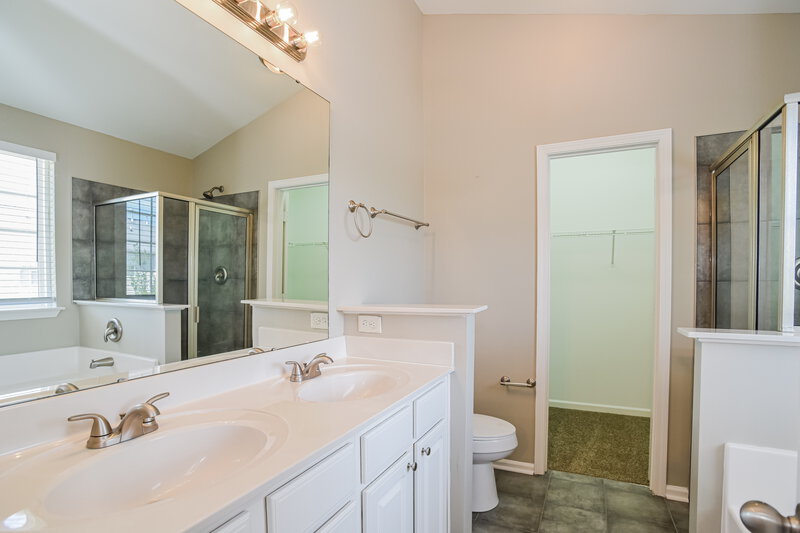 2,075/Mo, 12733 Alvin Woods Dr Charlotte, NC 28214 Main Bathroom View