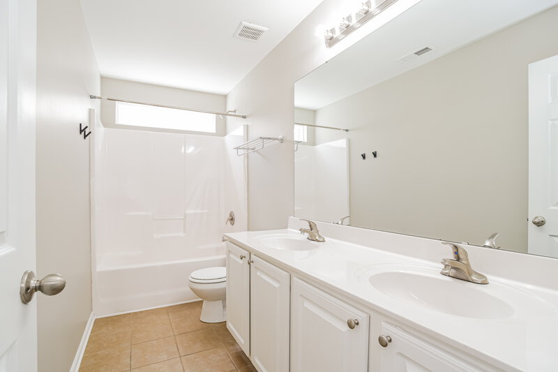 2,075/Mo, 12733 Alvin Woods Dr Charlotte, NC 28214 Bathroom View