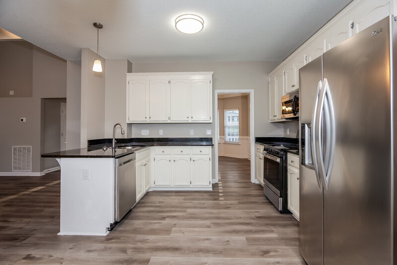 2,060/Mo, 4047 River Falls Dr Lowell, NC 28098 Kitchen View