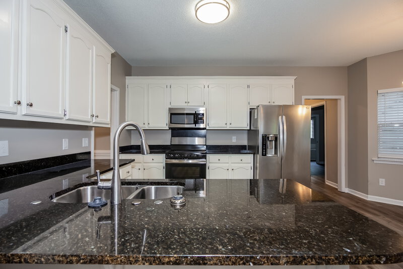 2,060/Mo, 4047 River Falls Dr Lowell, NC 28098 Kitchen View 2