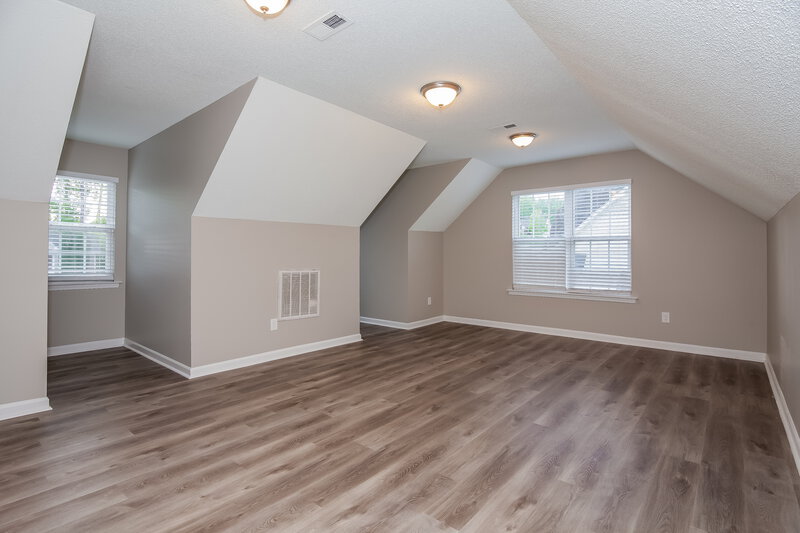 2,060/Mo, 4047 River Falls Dr Lowell, NC 28098 Loft View