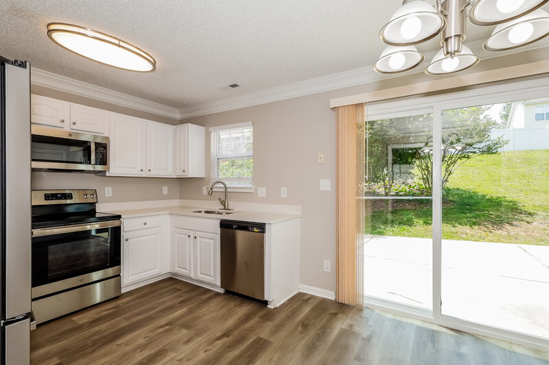 2,270/Mo, 1036 Crestdale Crossing Dr Matthews, NC 28105 Dining Room View 2