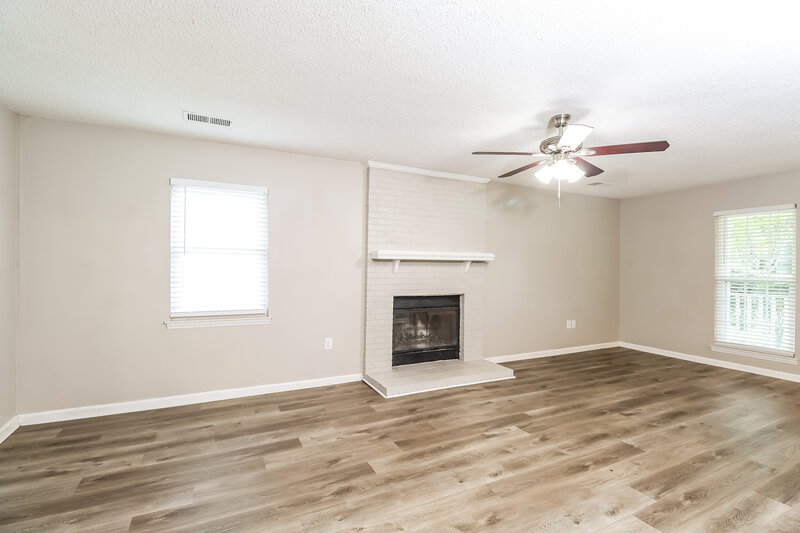 1,980/Mo, 10641 Starwood Ave Unit 9 Charlotte, NC 28215 Living Room View