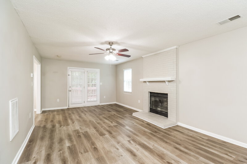 1,980/Mo, 10641 Starwood Ave Unit 9 Charlotte, NC 28215 Living Room View 2
