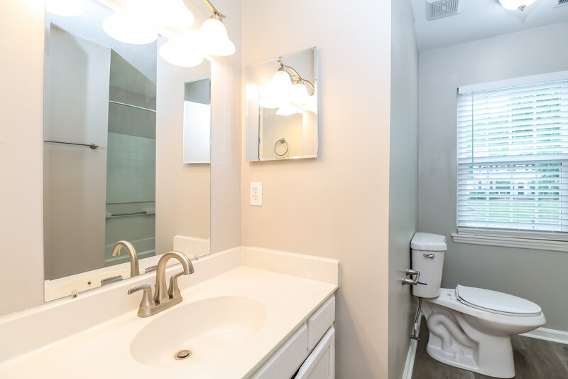 1,980/Mo, 10641 Starwood Ave Unit 9 Charlotte, NC 28215 Bathroom View