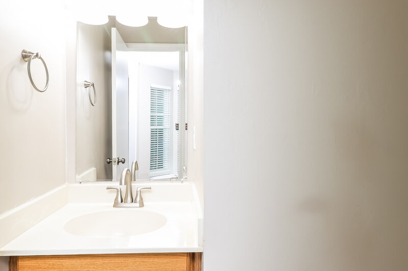 1,980/Mo, 10641 Starwood Ave Unit 9 Charlotte, NC 28215 Bathroom View 2