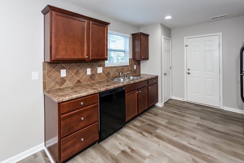 1,915/Mo, 5127 Tomsie Efird Ln Charlotte, NC 28269 Misc View 7