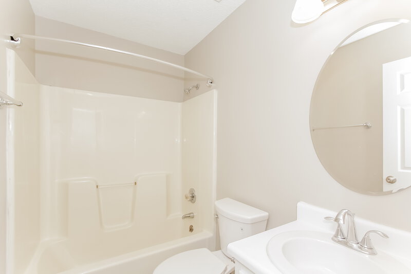 1,775/Mo, 104 Dameron Rd Bessemer City, NC 28016 Main Bathroom View