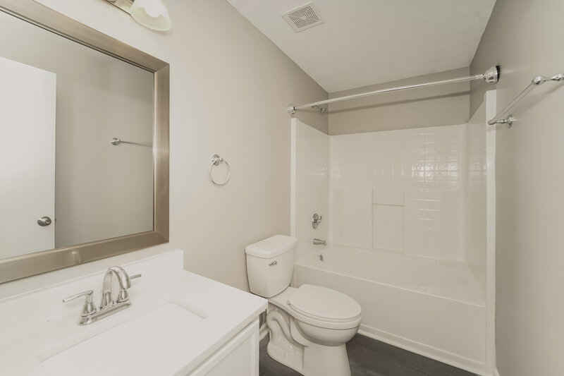 1,770/Mo, 542 Pullman St SW Concord, NC 28025 Main Bathroom View