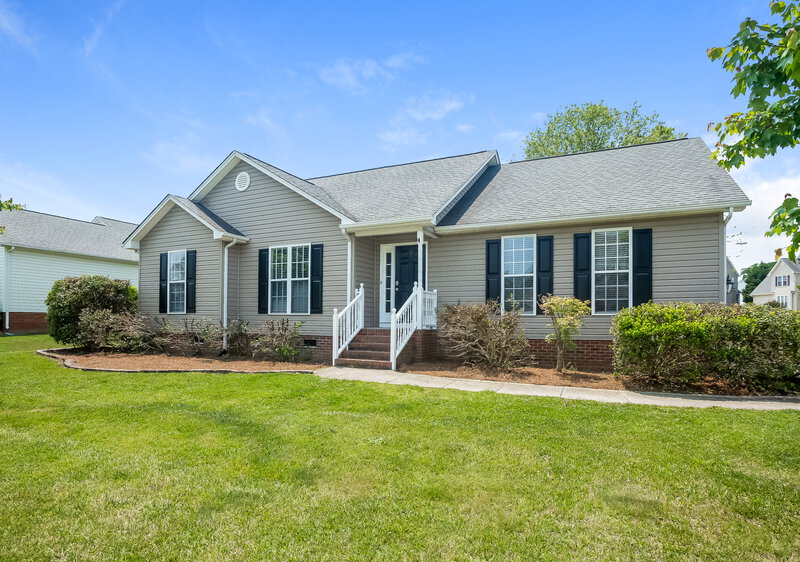 2,990/Mo, 1004 Ayrshire Ln Dallas, NC 28034 Front View