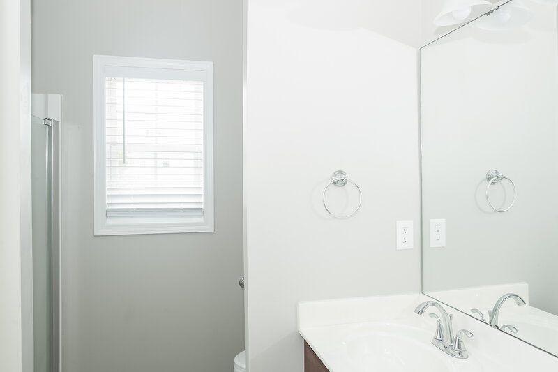 2,990/Mo, 1004 Ayrshire Ln Dallas, NC 28034 Main Bathroom View