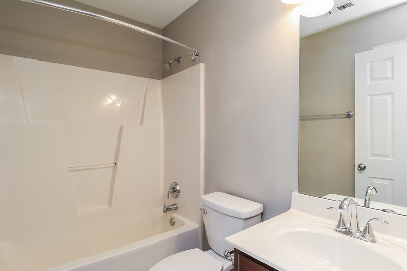 1,915/Mo, 1004 Ayrshire Ln Dallas, NC 28034 Bathroom View