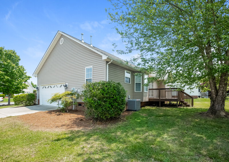 2,990/Mo, 1004 Ayrshire Ln Dallas, NC 28034 Rear View