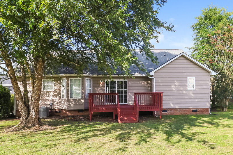 1,915/Mo, 1004 Ayrshire Ln Dallas, NC 28034 Rear View