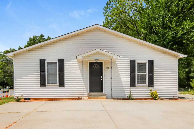 1,630/Mo, 127 S Sherrill St Mooresville, NC 28115 External View