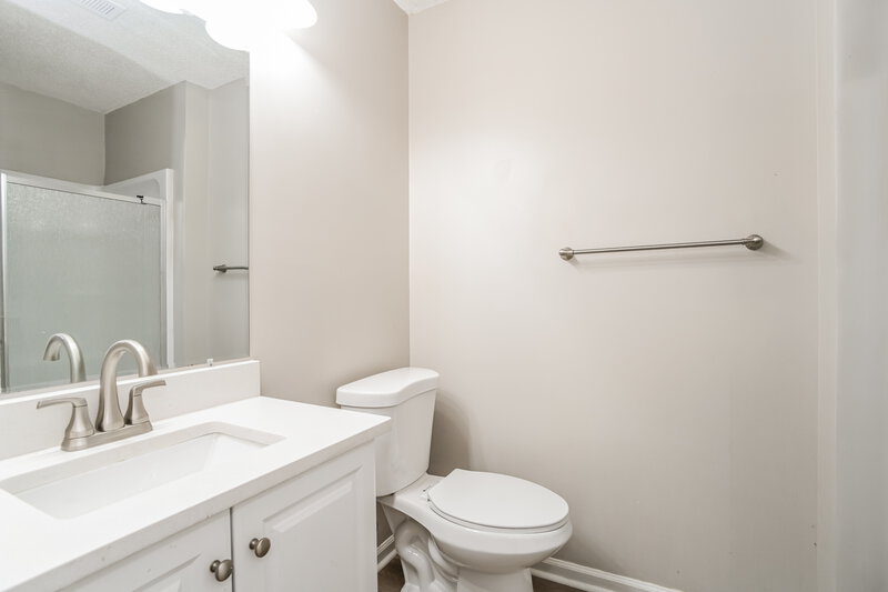 2,410/Mo, 910 Milkfarm Ct Monroe, NC 28110 Main Bathroom View