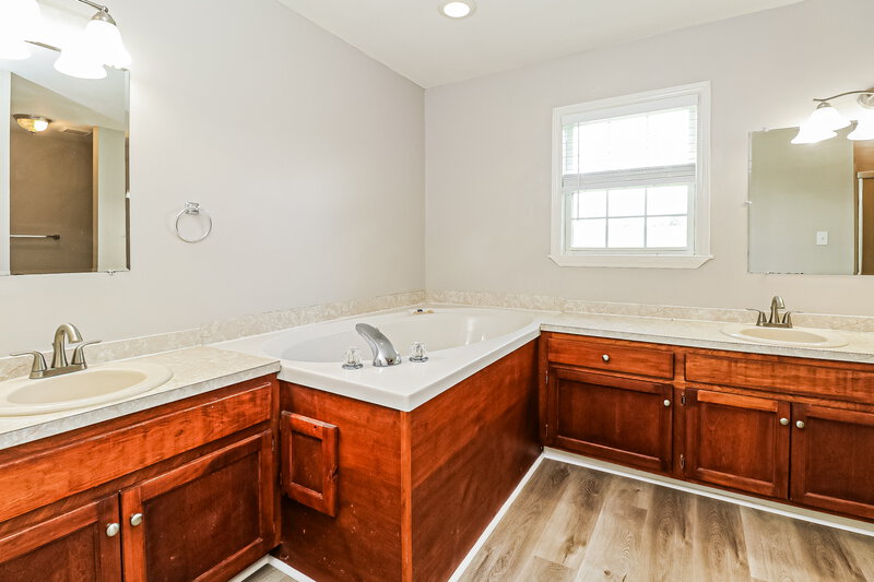 1,930/Mo, 305 Ralph Handsel Blvd Stanley, NC 28164 Main Bathroom View