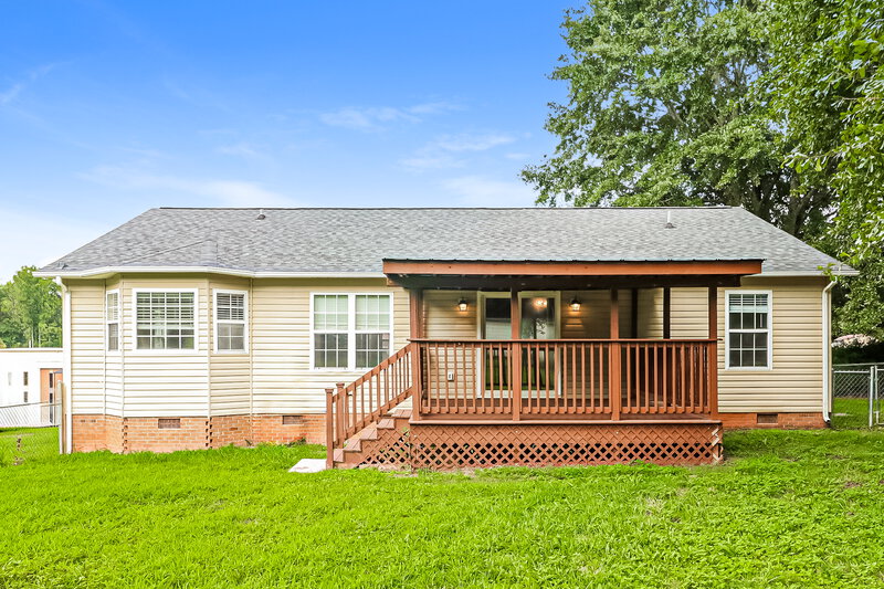 1,930/Mo, 305 Ralph Handsel Blvd Stanley, NC 28164 Rear View