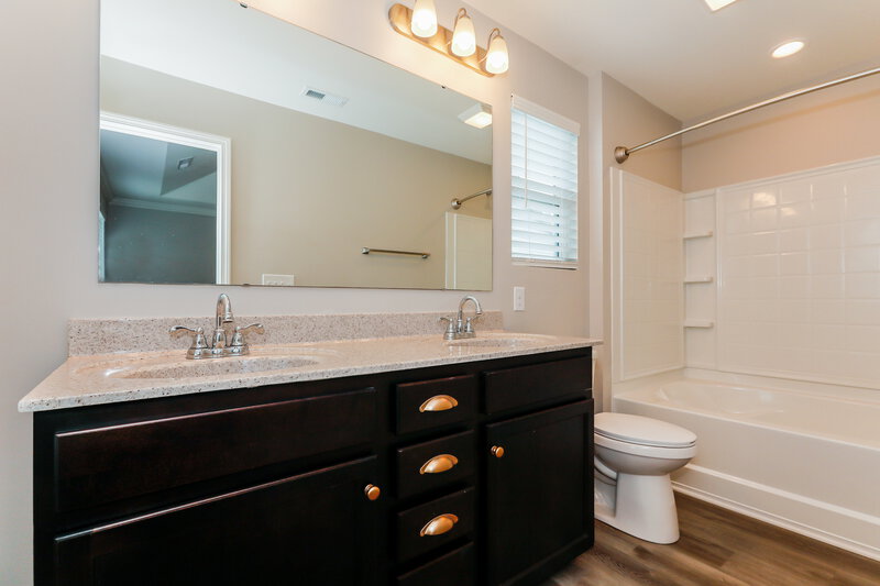 1,855/Mo, 12534 Palomino Dr Midland, NC 28107 Main Bathroom View