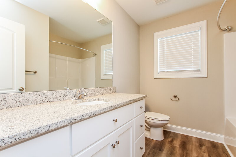 1,690/Mo, 402 Marlowe St Kannapolis, NC 28081 Main Bathroom View