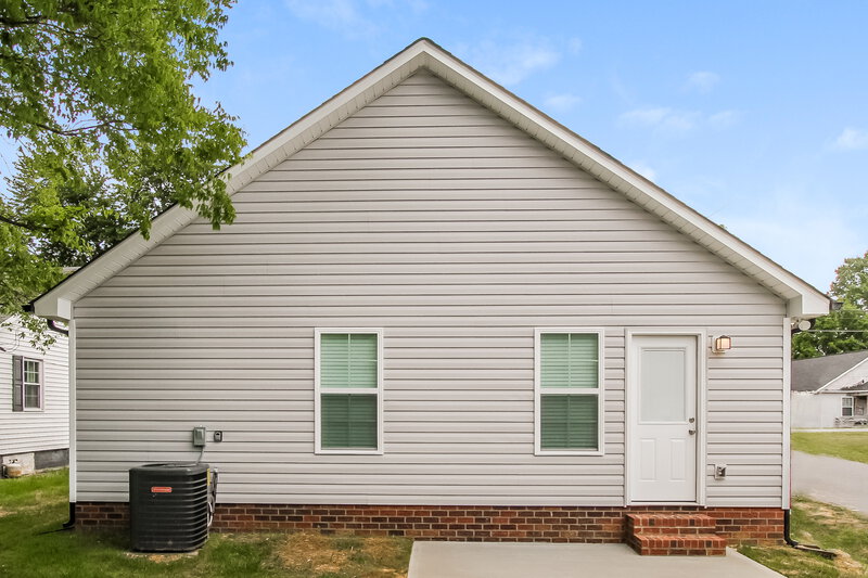 1,690/Mo, 402 Marlowe St Kannapolis, NC 28081 Rear View