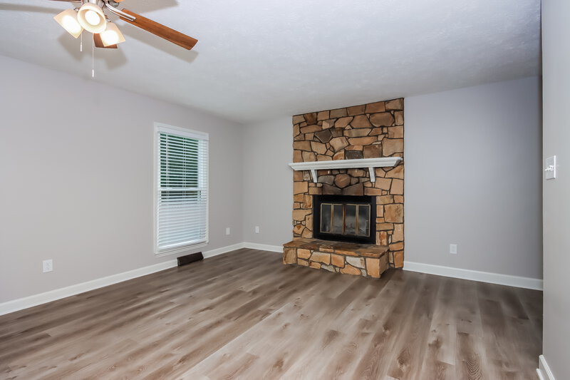 2,830/Mo, 917 Oakridge Dr Mooresville, NC 28115 Living Room View 2