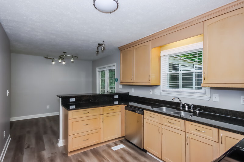 2,830/Mo, 917 Oakridge Dr Mooresville, NC 28115 Kitchen View