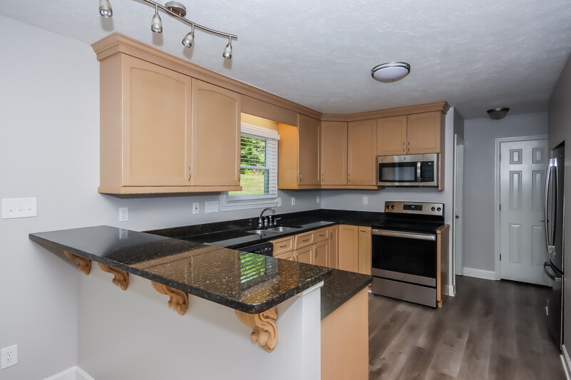 2,830/Mo, 917 Oakridge Dr Mooresville, NC 28115 Kitchen View 2