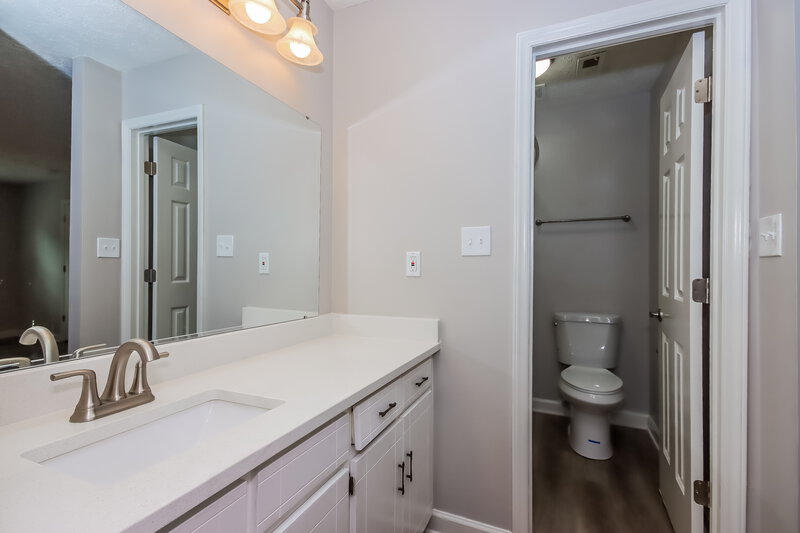 2,830/Mo, 917 Oakridge Dr Mooresville, NC 28115 Main Bathroom View