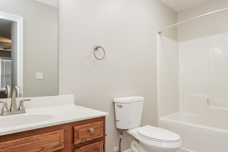 1,795/Mo, 405 Cook St Kannapolis, NC 28083 Main Bathroom View