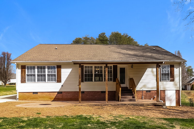 3,870/Mo, 104 Farmwood Dr Cherryville, NC 28021 Rear View
